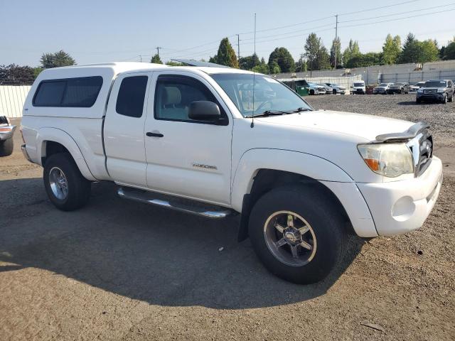 5TETU62NX5Z116231 - 2005 TOYOTA TACOMA PRERUNNER ACCESS CAB WHITE photo 4