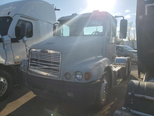 1FUYNMDB8YLG16218 - 2000 FREIGHTLINER CONVENTION FLC112 WHITE photo 2
