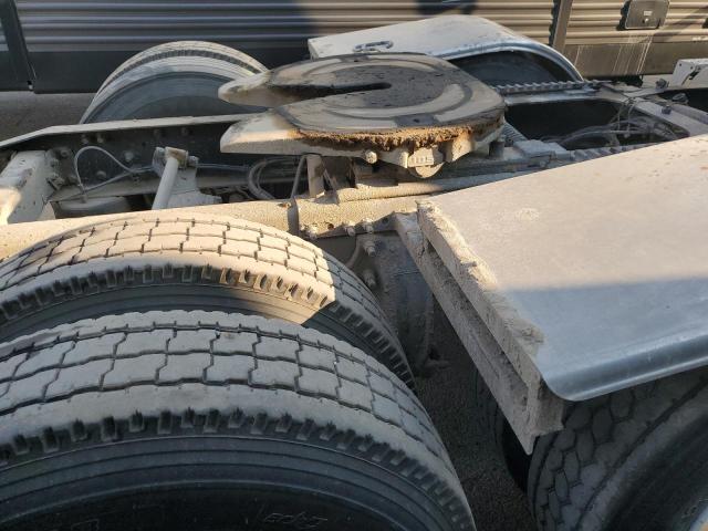 1FUYNMDB8YLG16218 - 2000 FREIGHTLINER CONVENTION FLC112 WHITE photo 6