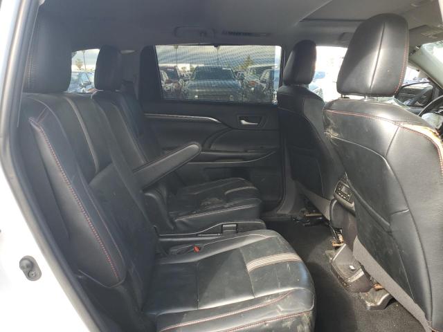 5TDKZRFH8KS340626 - 2019 TOYOTA HIGHLANDER SE WHITE photo 11