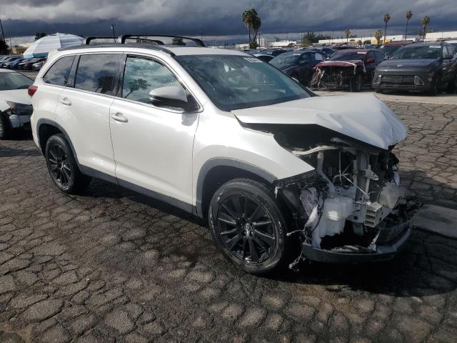 5TDKZRFH8KS340626 - 2019 TOYOTA HIGHLANDER SE WHITE photo 4