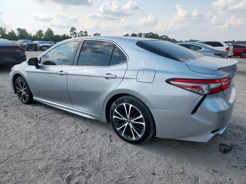 4T1B11HK8JU118305 - 2018 TOYOTA CAMRY L 银色 照片 2