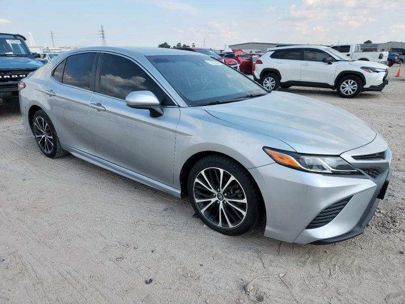 4T1B11HK8JU118305 - 2018 TOYOTA CAMRY L 银色 照片 4