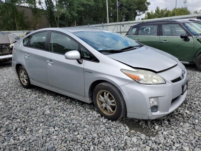 JTDKN3DU5A5158833 - 2010 TOYOTA PRIUS ვერცხლისფერი ფოტო 4