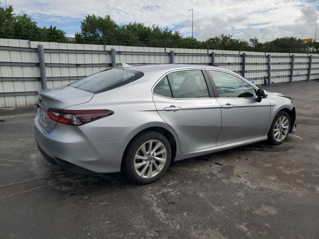 4T1C11AK9PU747322 - 2023 TOYOTA CAMRY LE SILVER photo 3