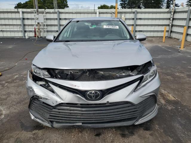 4T1C11AK9PU747322 - 2023 TOYOTA CAMRY LE SILVER photo 5