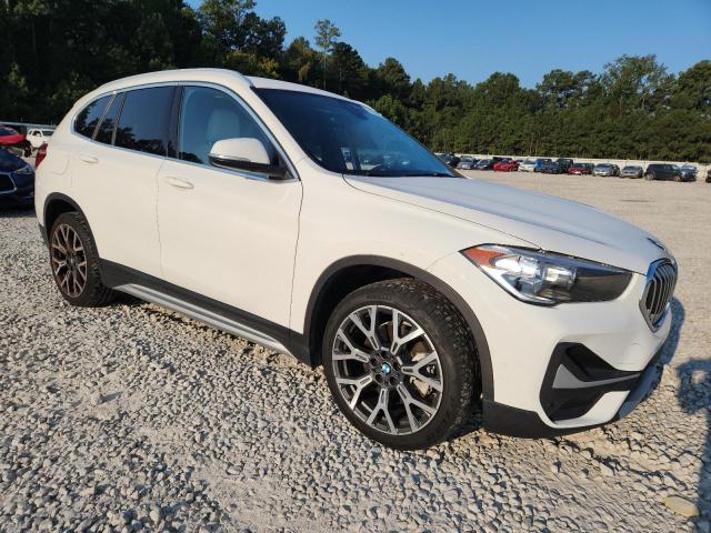 WBXJG7C03M5S91352 - 2021 BMW X1 SDRIVE28I WHITE photo 4