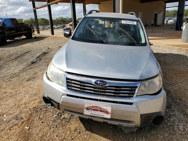 JF2SH6BC0AH763328 - 2010 SUBARU FORESTER XS Silber Foto 5