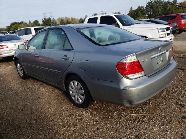 4T1BE32KX5U618965 - 2005 TOYOTA CAMRY LE GRAY photo 2