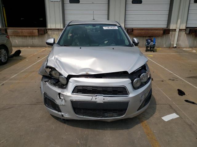 1G1JA5SH4F4139544 - 2015 CHEVROLET SONIC LS ვერცხლისფერი ფოტო 5