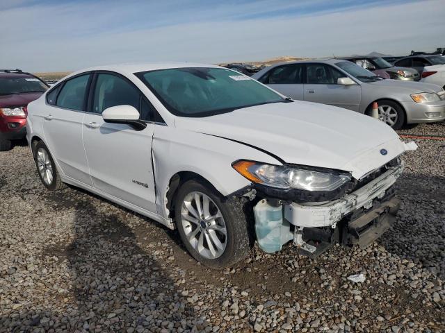 3FA6P0LU4KR151839 - 2019 FORD FUSION SE WHITE photo 4