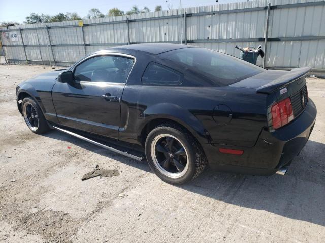 1ZVFT82H755157647 - 2005 FORD MUSTANG GT BLACK photo 2