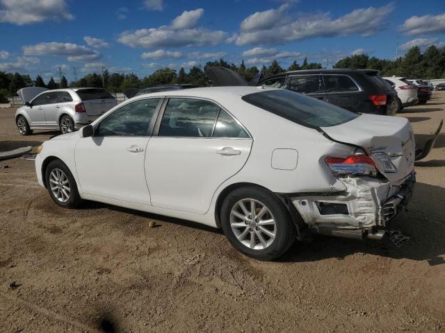 4T1BK3EK5BU613074 - 2011 TOYOTA CAMRY SE Biały zdjęcie 2