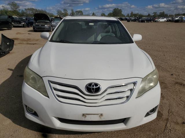 4T1BK3EK5BU613074 - 2011 TOYOTA CAMRY SE Biały zdjęcie 5