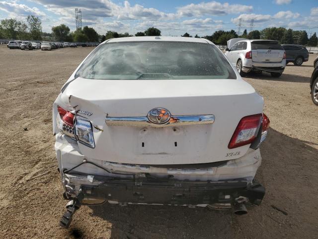 4T1BK3EK5BU613074 - 2011 TOYOTA CAMRY SE Biały zdjęcie 6