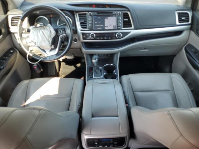 5TDKZRFH0JS530466 - 2018 TOYOTA HIGHLANDER SE WHITE photo 8