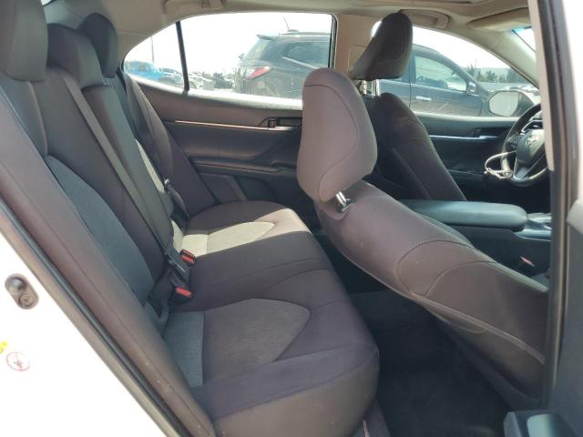 4T1B11HK5JU536840 - 2018 TOYOTA CAMRY L WHITE photo 10