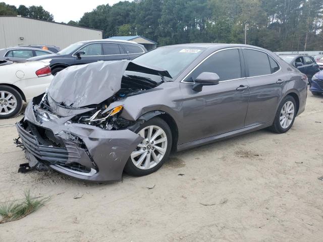 4T1C11AKXNU684048 - 2022 TOYOTA CAMRY LE GRAY photo 1