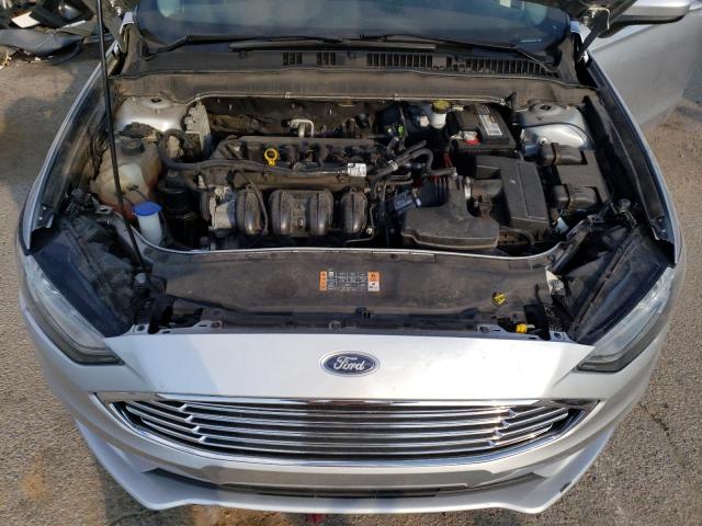 3FA6P0H78JR273248 - 2018 FORD FUSION SE SILVER photo 11