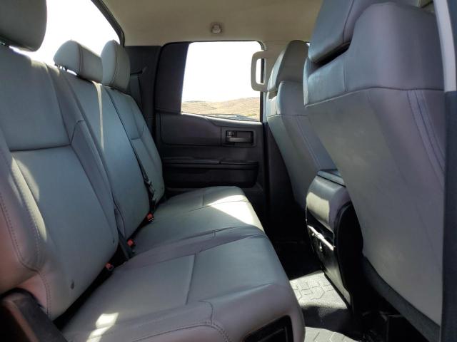 5TFUM5F10JX074594 - 2018 TOYOTA TUNDRA DOUBLE CAB SR/SR5 WHITE photo 10