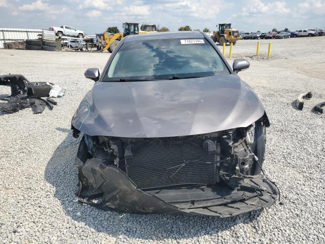 4T1T11AK2NU640075 - 2022 TOYOTA CAMRY SE رمادي صورة 5