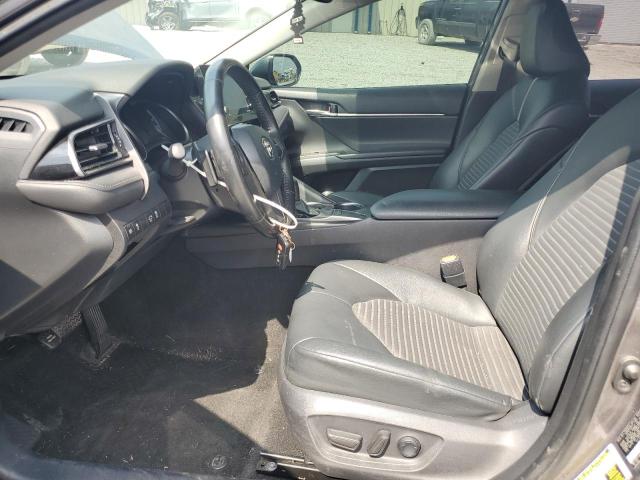 4T1T11AK2NU640075 - 2022 TOYOTA CAMRY SE رمادي صورة 7