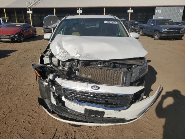 KNDMB5C15K6493381 - 2019 KIA SEDONA LX WHITE photo 5