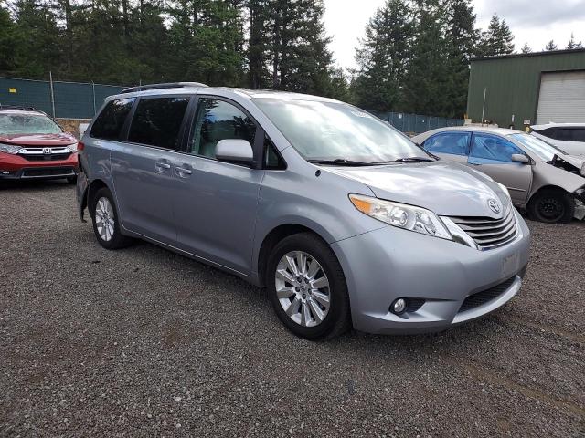 5TDDK3DC9BS014755 - 2011 TOYOTA SIENNA XLE SILVER photo 4