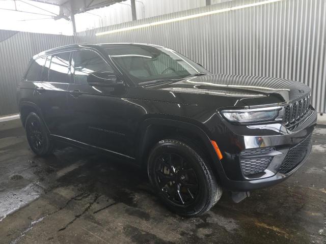 1C4RJHAG7R8520029 - 2024 JEEP GRAND CHER LAREDO BLACK photo 4