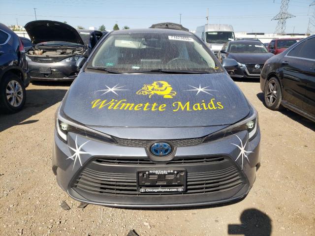 JTDBCMFE0P3008540 - 2023 TOYOTA COROLLA LE 灰色 照片 5