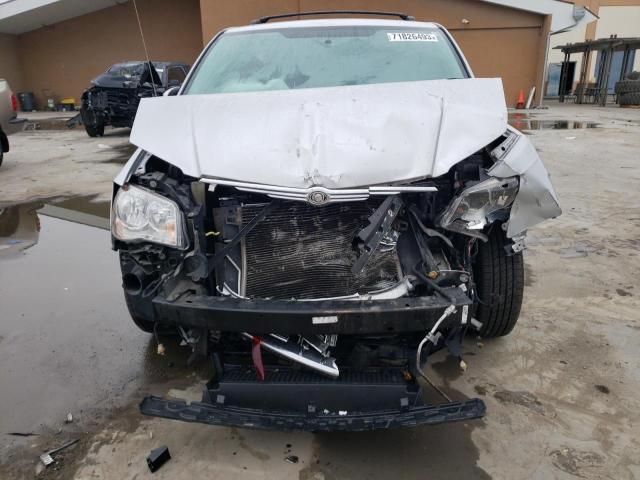 2A4RR5D10AR289301 - 2010 CHRYSLER TOWN & COU TOURING 银色 照片 5