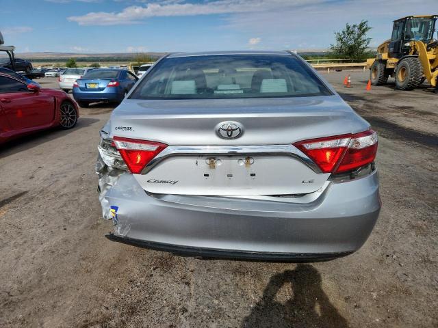 4T1BF1FKXFU988634 - 2015 TOYOTA CAMRY LE 银色 照片 6