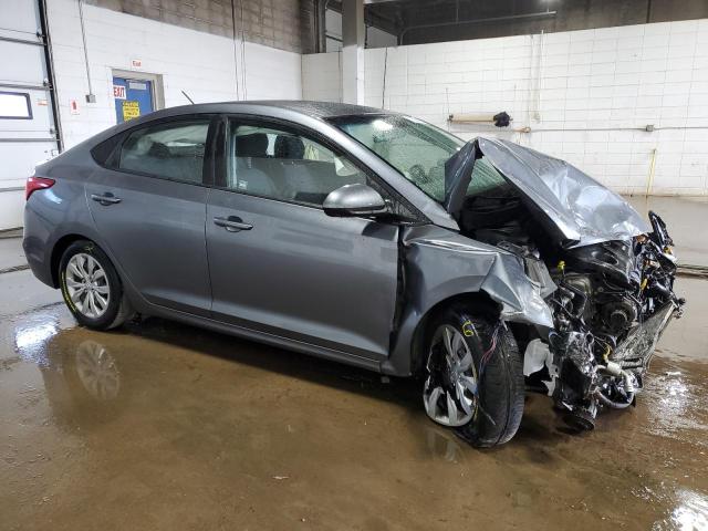 3KPC24A30JE022452 - 2018 HYUNDAI ACCENT SE SILVER photo 4