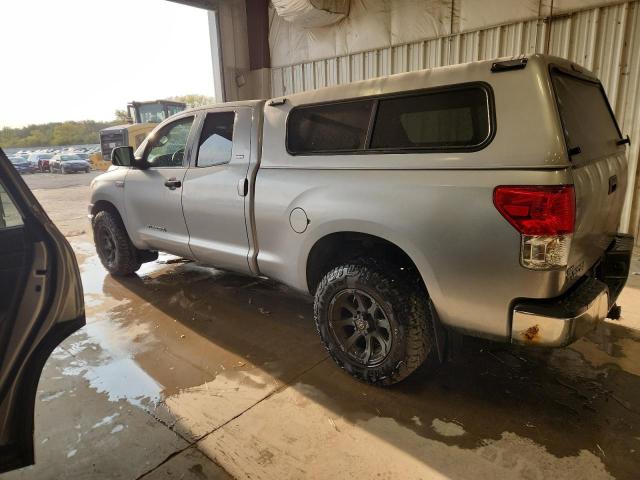 5TFUW5F11BX185344 - 2011 TOYOTA TUNDRA DOUBLE CAB SR5 SILVER photo 2