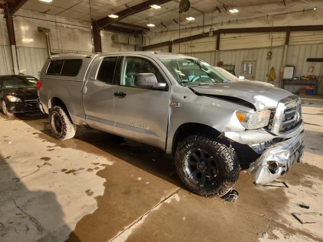 5TFUW5F11BX185344 - 2011 TOYOTA TUNDRA DOUBLE CAB SR5 SILVER photo 4