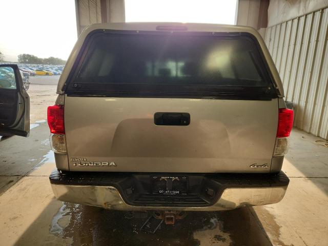 5TFUW5F11BX185344 - 2011 TOYOTA TUNDRA DOUBLE CAB SR5 SILVER photo 6