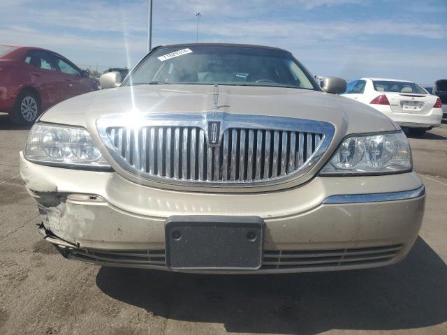 1LNHM81W84Y685781 - 2004 LINCOLN TOWN CAR EXECUTIVE GOLD photo 5