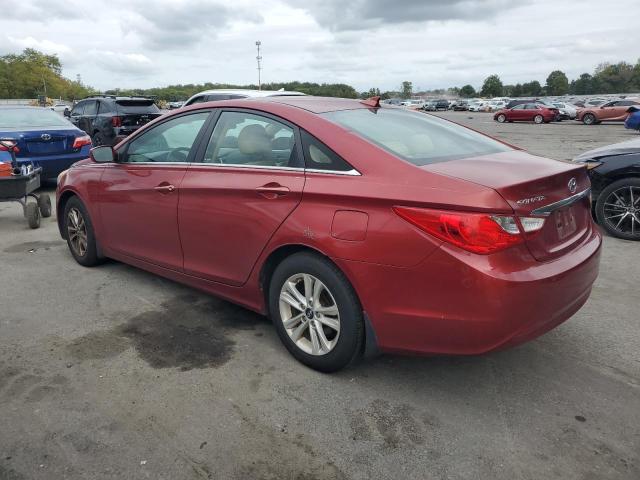 5NPEB4AC2DH753778 - 2013 HYUNDAI SONATA GLS RED photo 2