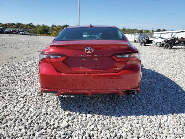 4T1G11AK4MU412143 - 2021 TOYOTA CAMRY SE RED photo 6