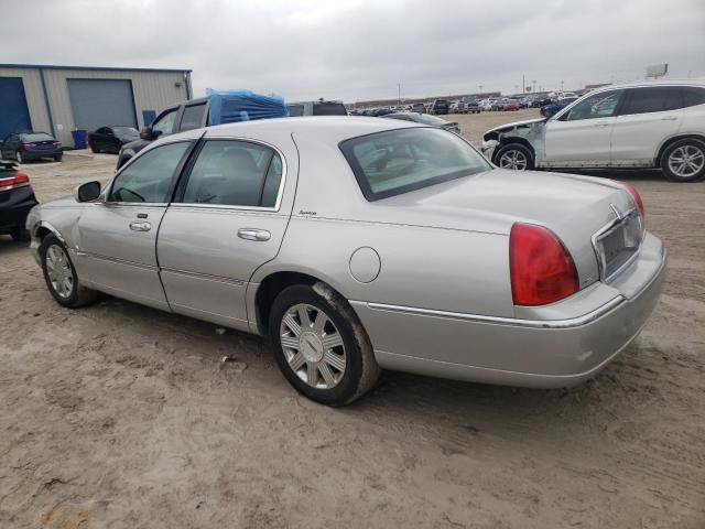 1LNHM81W57Y631150 - 2007 LINCOLN TOWN CAR SIGNATURE SILVER photo 2