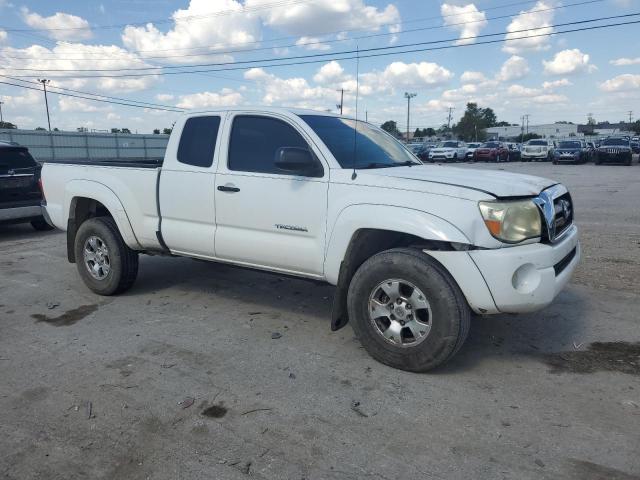 5TETU62N08Z513581 - 2008 TOYOTA TACOMA PRERUNNER ACCESS CAB WHITE photo 4