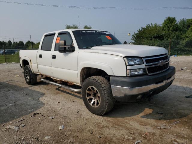 1GCHK232X6F110873 - 2006 CHEVROLET SILVERADO K2500 HEAVY DUTY WHITE photo 4