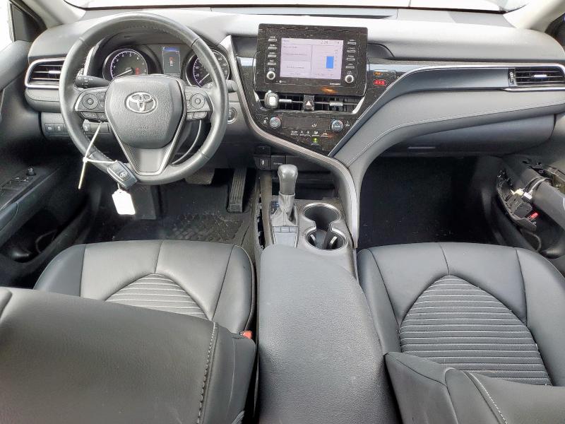 4T1T11AK5NU049626 - 2022 TOYOTA CAMRY SE Чорний фото 8