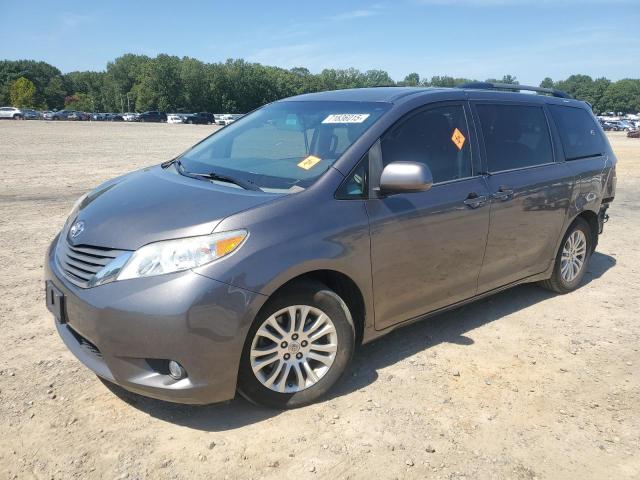 2013 TOYOTA SIENNA XLE, 