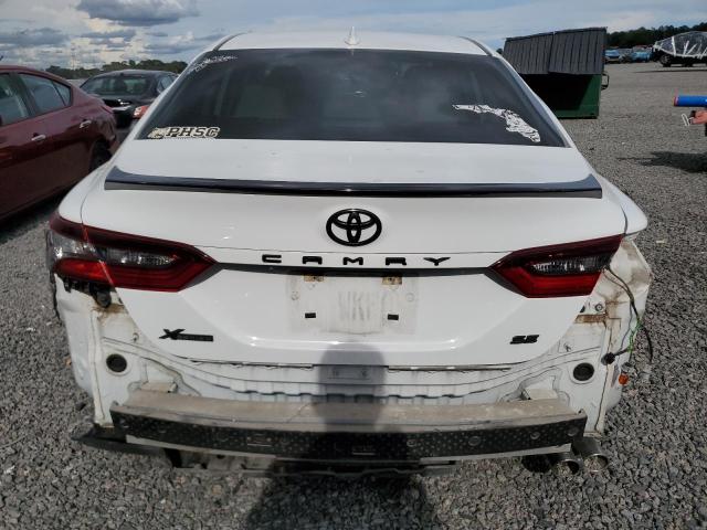4T1G11AK2NU677595 - 2022 TOYOTA CAMRY SE WHITE photo 6