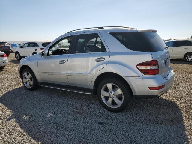 4JGBB8GB5BA739706 - 2011 MERCEDES-BENZ ML 350 4MATIC SILVER photo 2