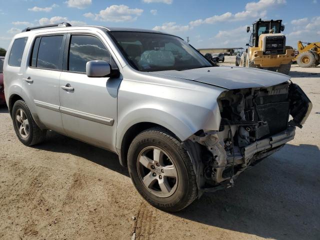 5FNYF3H44AB010642 - 2010 HONDA PILOT EX SILVER photo 4