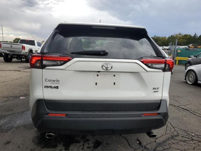 JTMP1RFVXKD024725 - 2019 TOYOTA RAV4 XLE Ақ фото 6