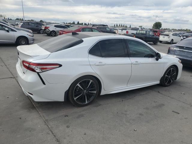 4T1BZ1HK0KU509488 - 2019 TOYOTA CAMRY XSE Weiß Foto 3