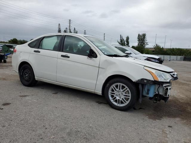 1FAHP3FN5BW131773 - 2011 FORD FOCUS SE WHITE photo 4